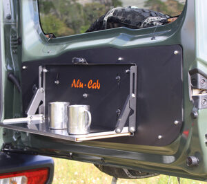 TABLE PLIANTE SUR PORTE ARRIERE ALU-CAB POUR SUZUKI JIMNY
