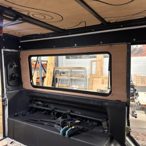 Habillage fenêtre Defender 110 (gullwing Explore Glazing)